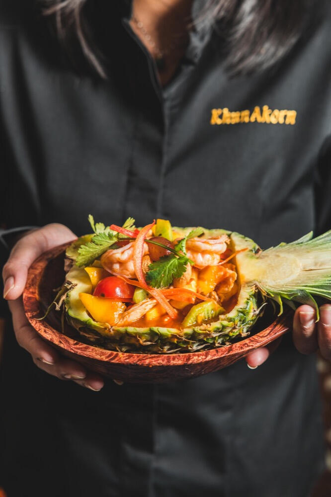 Plat dans un ananas au Khun Akorn