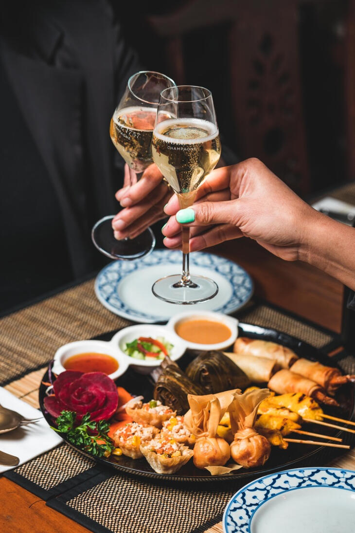 Entrée et champagne au Khun Akorn