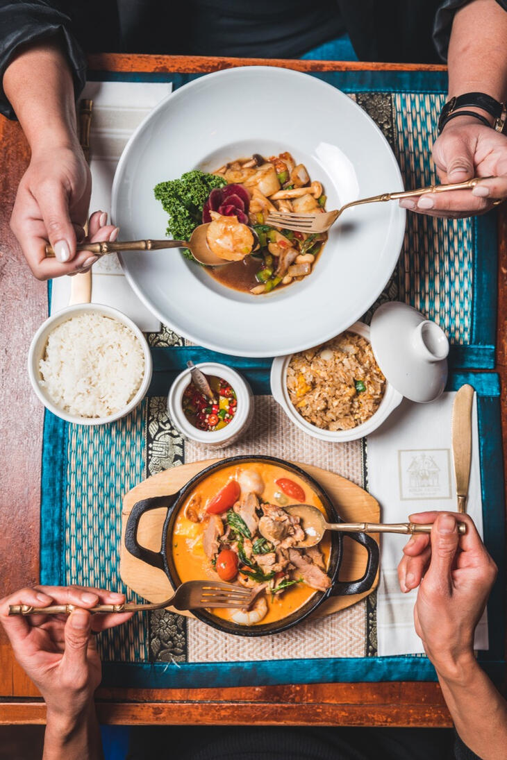 Plats au Khun Akorn Plats au Khun Akorn
