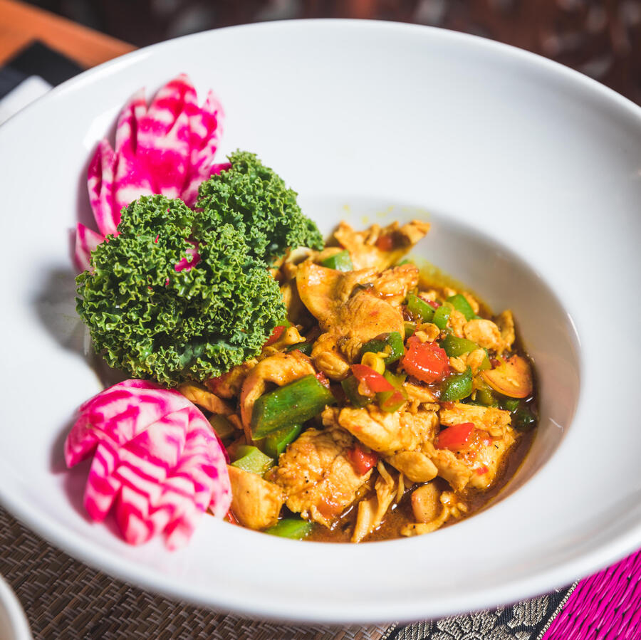 Kai Samoune Prai - Khun Akorn