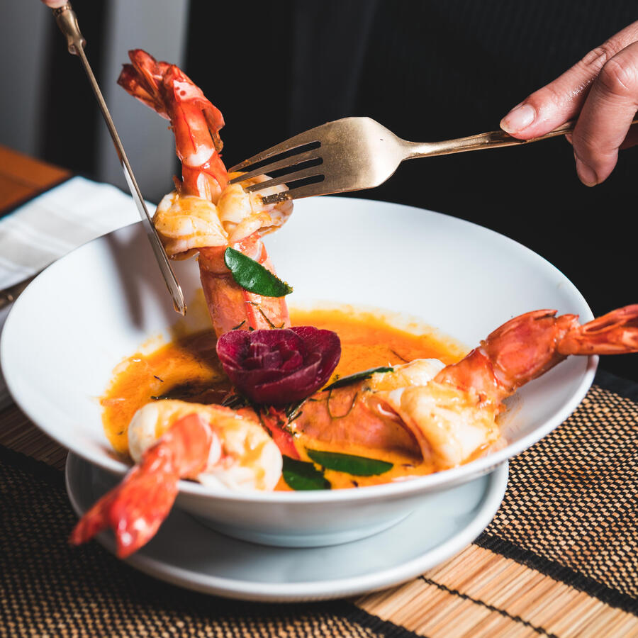 Chu Chi Thaï - Khun Akorn